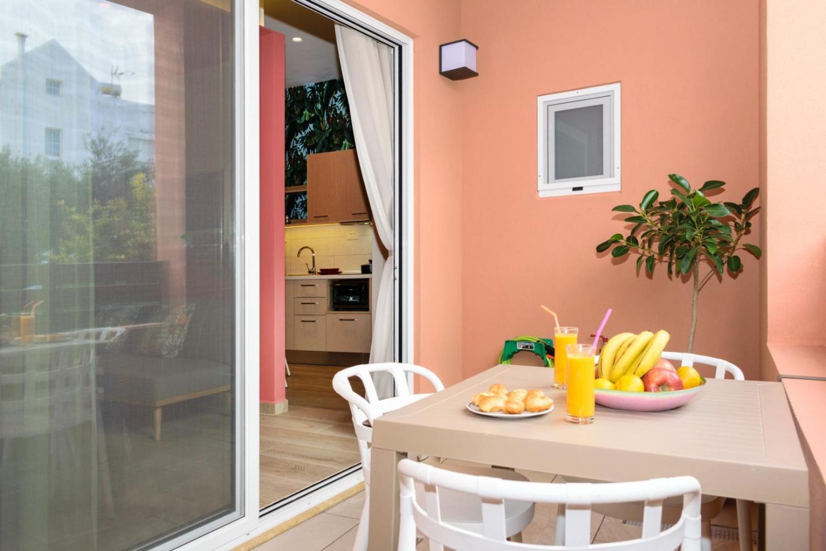 Iliana Apartments ฟาลาซาร์นา ภายนอก รูปภาพ